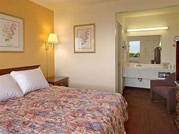Garden Inn And Suites Silsbee Екстериор снимка