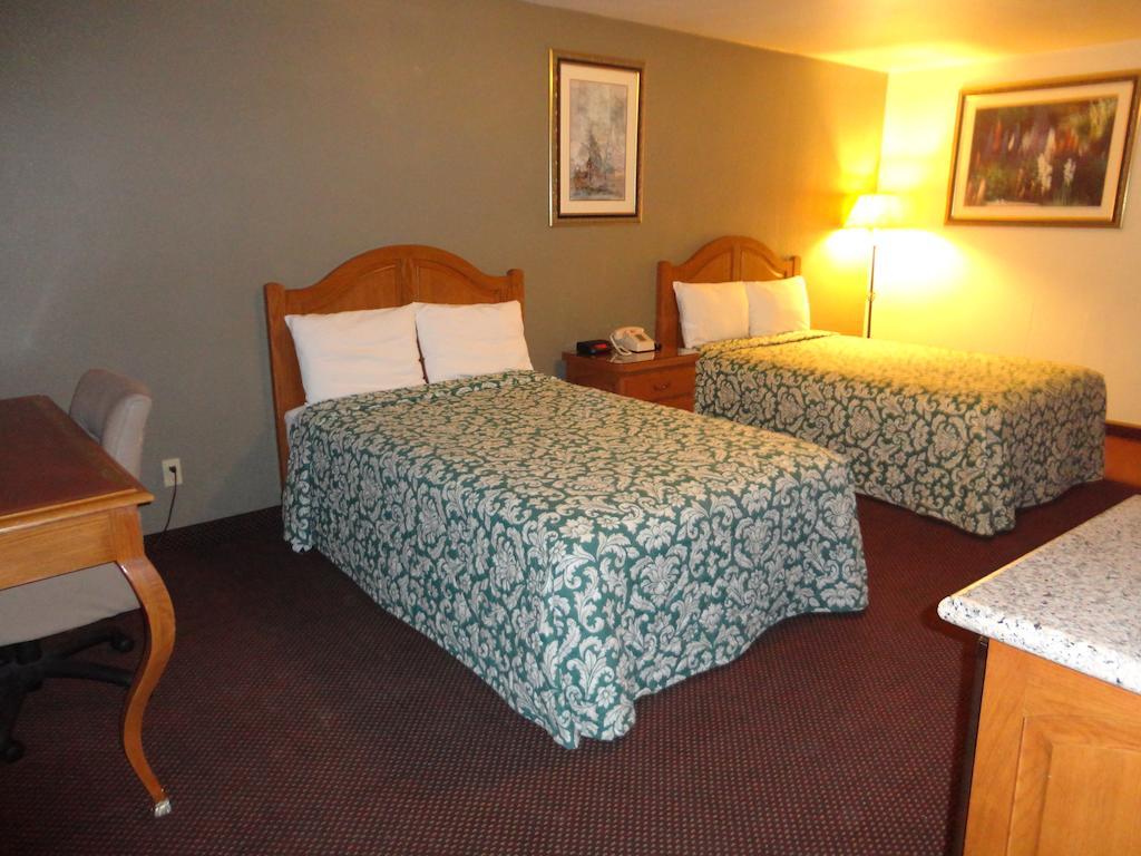 Garden Inn And Suites Silsbee Стая снимка