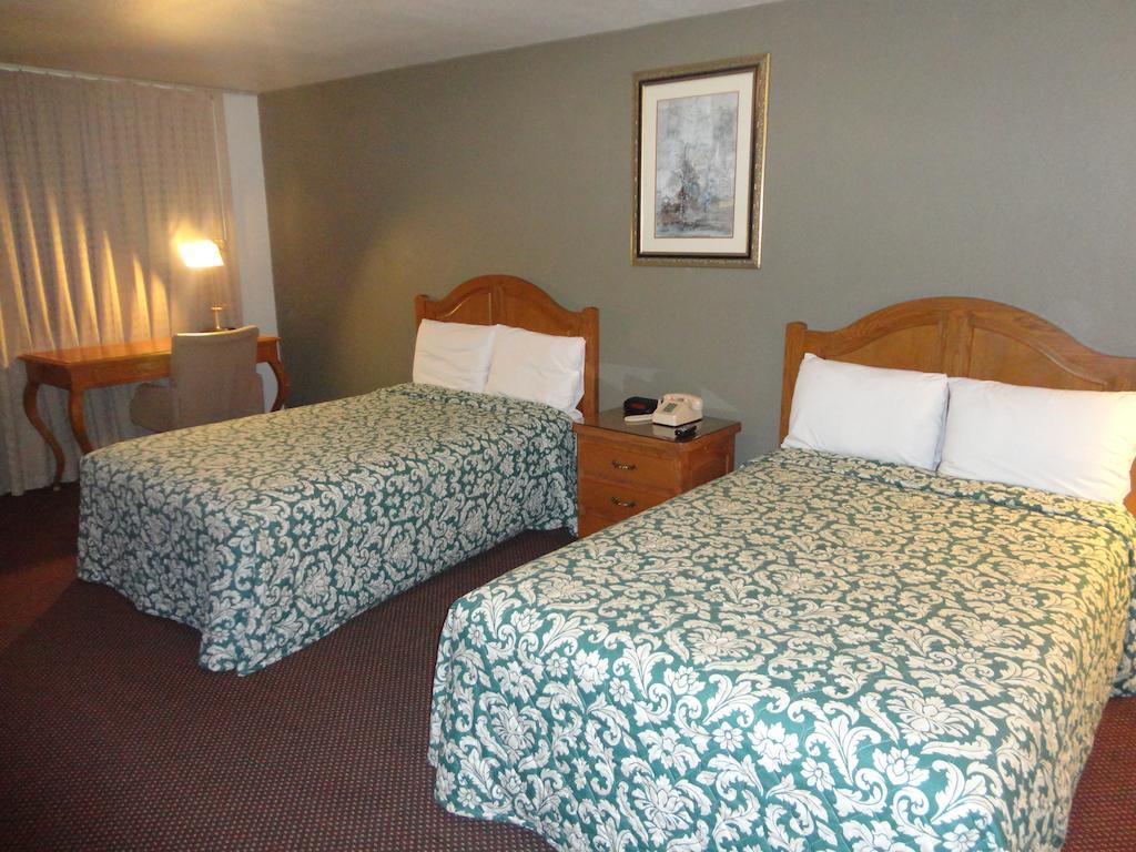 Garden Inn And Suites Silsbee Стая снимка